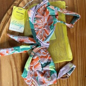 Maaji Pastel Floral Bikini top only . Underwire XL 
No padding. ReversibleNWT